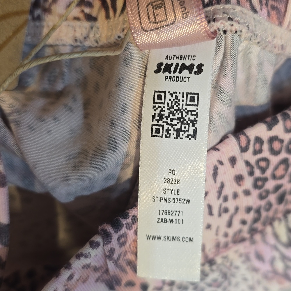 SKIMS Sleep Long Sleeve Button Up Set - Bloom Mini Multi Animal Print - Picture 12 of 12
